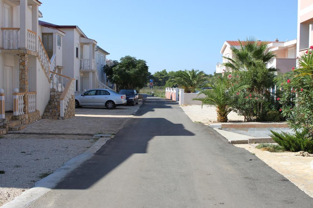 Apartments Villa Engeli Vir Exterior photo